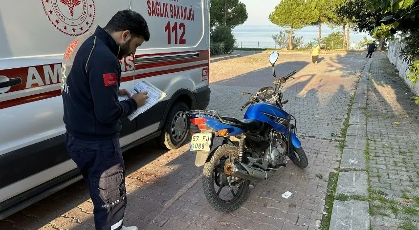 Sinop'ta devrilen motosikletin sürücüsü yaralandı