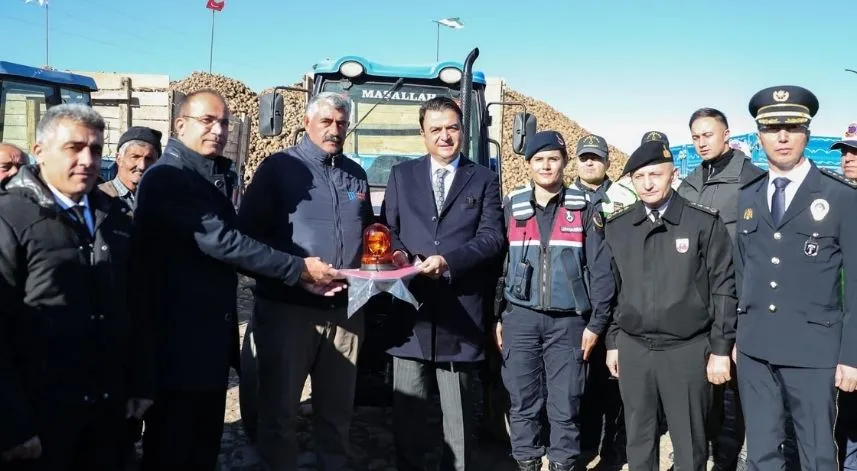 Tokat'ta çiftçilere 400 reflektör ve 100 tepe lambası dağıtıldı