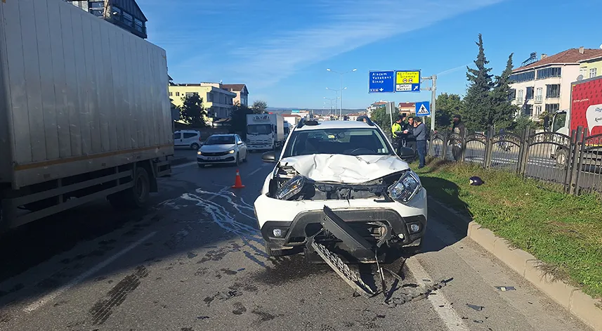 Samsun'da bir araçla çarpışan motosikletteki 2 kişi yaralandı