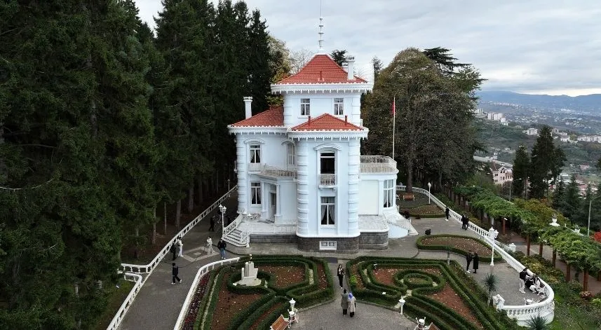 Trabzon'da Atatürk Köşkü'nde ziyaretçi yoğunluğu yaşanıyor