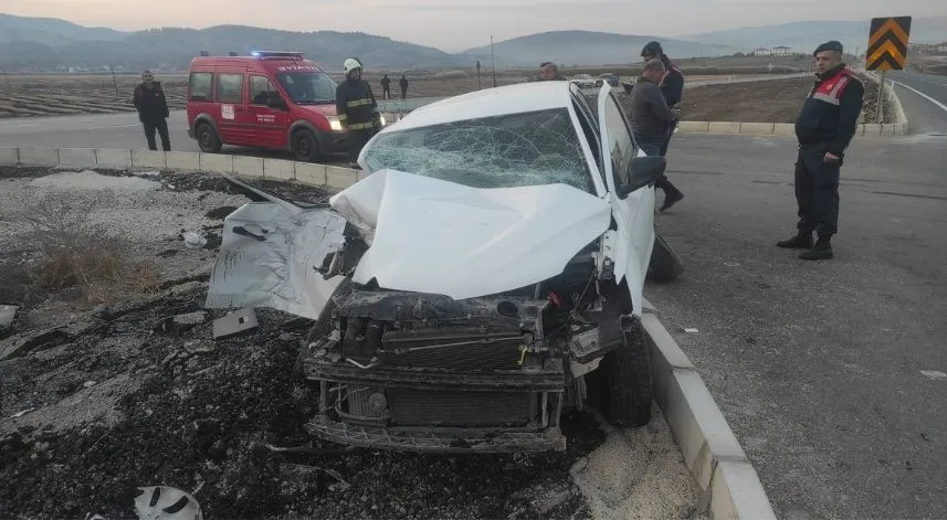 Otomobille traktörün çarpışması sonucu 5 kişi yaralandı