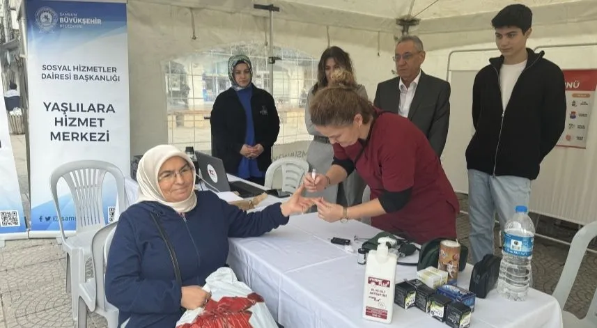 Samsun'da vatandaşlara ücretsiz kan şekeri ölçümü yapıldı