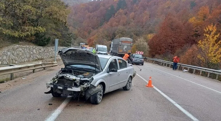 Bariyere çarpan otomobilin sürücüsü yaralandı