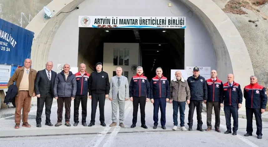 Artvin Valisi Ergün, tünelde incelemede bulundu