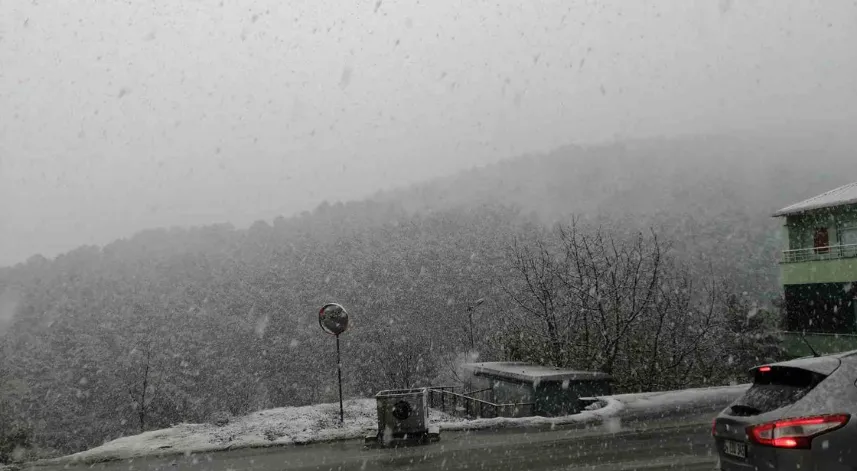 İstanbul'da mevsimin ilk karı!