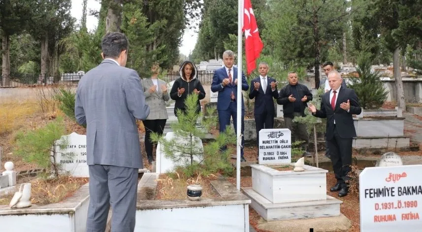 Amasya'da şehit öğretmen kabri başında anıldı