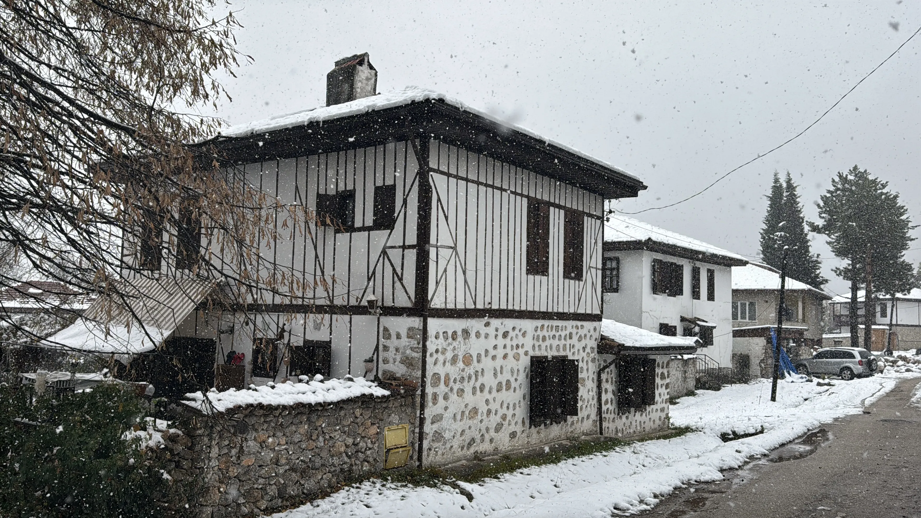 UNESCO kenti Safranbolu'daki tarihi yapılar karla kaplandı