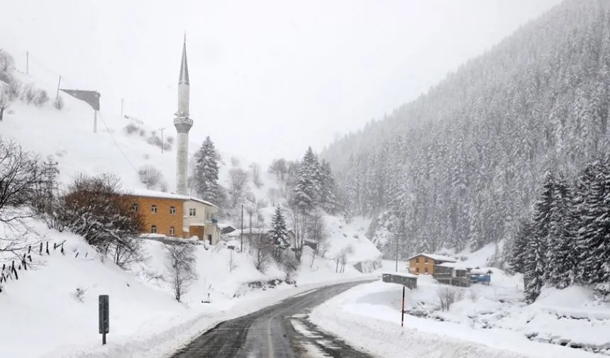 Rize'de eğitime kar engeli