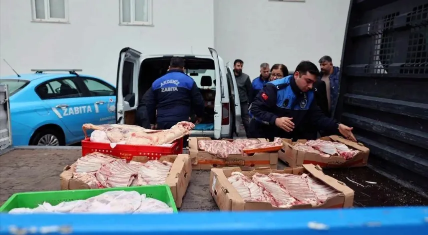 Sağlıksız koşullarda taşınan 235 kilogram et bulundu