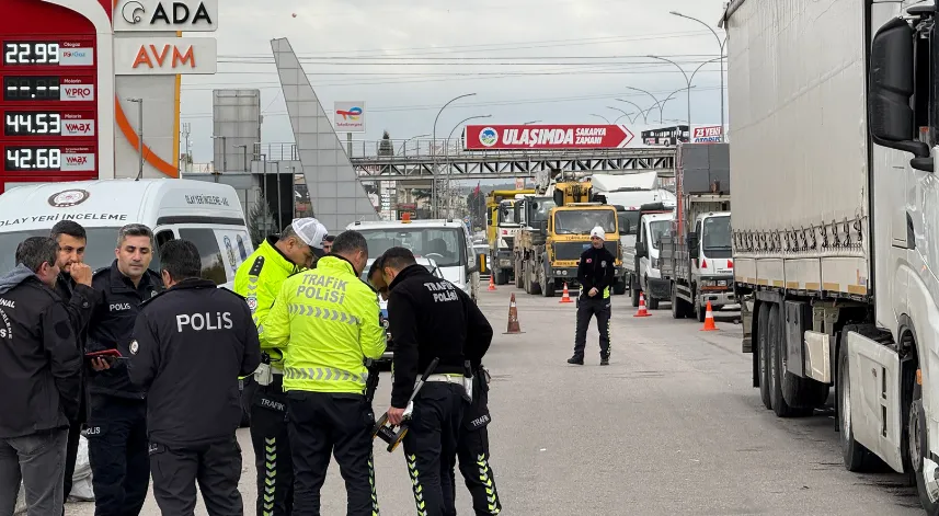 Yolun Karşısına Geçmeye Çalışıyordu, Tırın Altında Kaldı