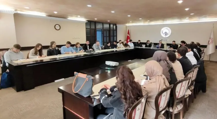 Trabzon'da üniversite öğrencilerine kurumsal iletişim ve halkla ilişkiler eğitimi verildi