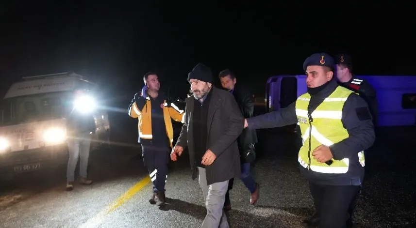 Cenaze için İstanbul'dan Sinop'a giden vatandaşları taşıyan midibüs devrildi: 1 ölü, 23 yaralı