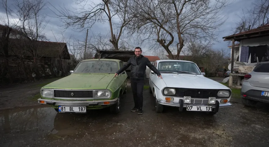 Restore ettiği 1977 model otomobilini torunlarına saklıyor