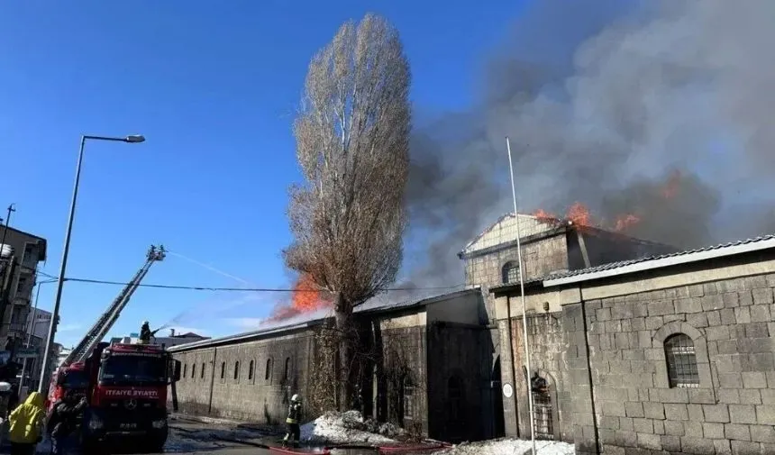 Erzurum'da 160 yıllık taş ambarlar'da yangın