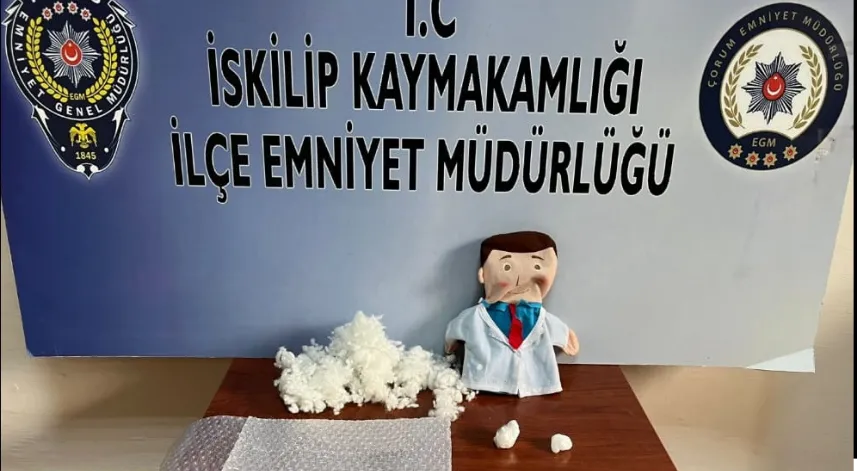 Oyuncak bebekte uyuşturucu sakladığı belirlenen 8 kişi yakalandı