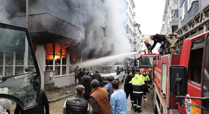 Artvin'de depoda çıkan yangın hasara neden oldu