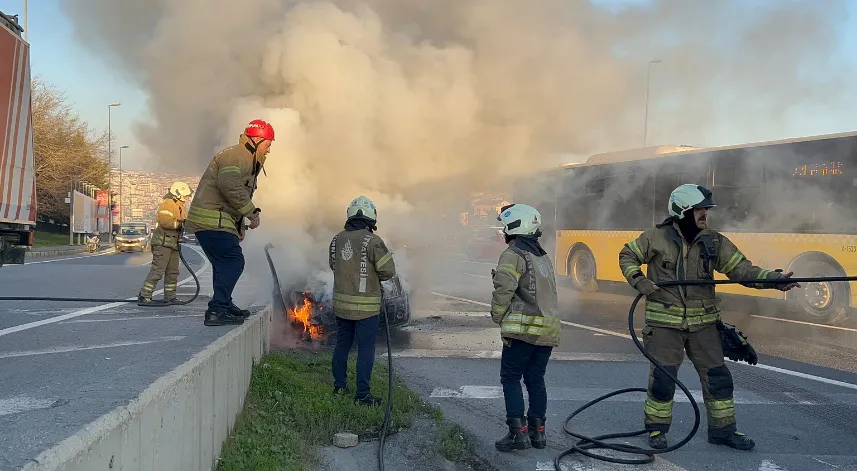 E-5’te seyir halindeki araç alevlere teslim oldu