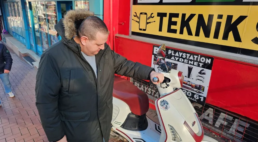 Çılgın hırsız, 42 dakika bekleyip motosikletin paspasını çaldı