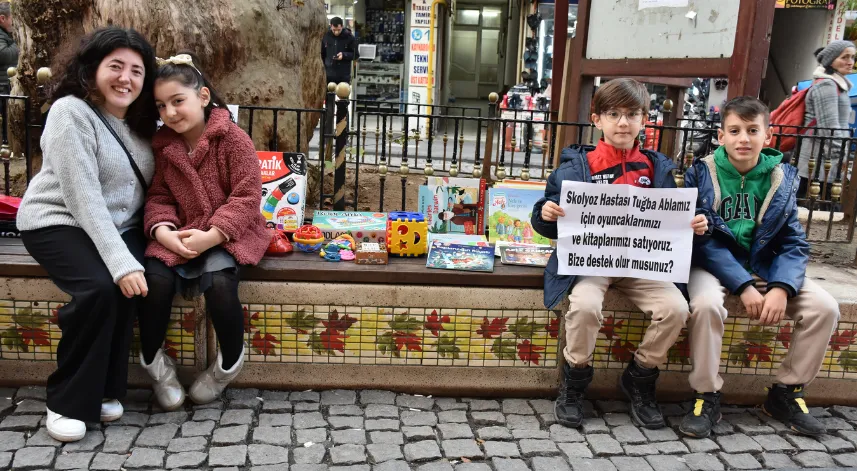  İlkokul öğrencileri skolyoz hastası gencin tedavi masraflarına destek oldu