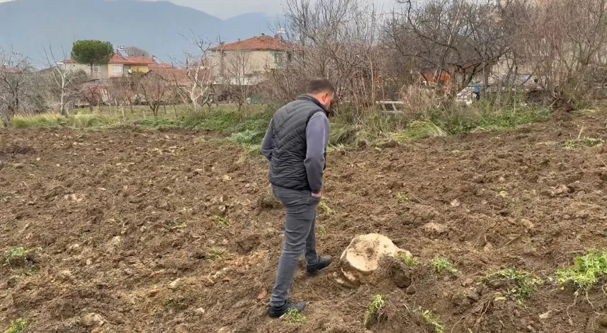 Tarlayı sürerken Lahit bulundu