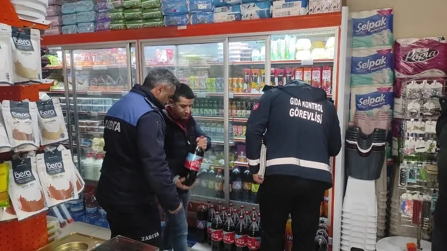 Niksar'da zabıta ekipleri marketlerde denetim yaptı