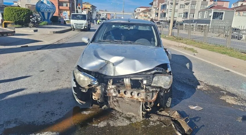 Samsun'da devrilen otomobilin sürücüsü yaralandı