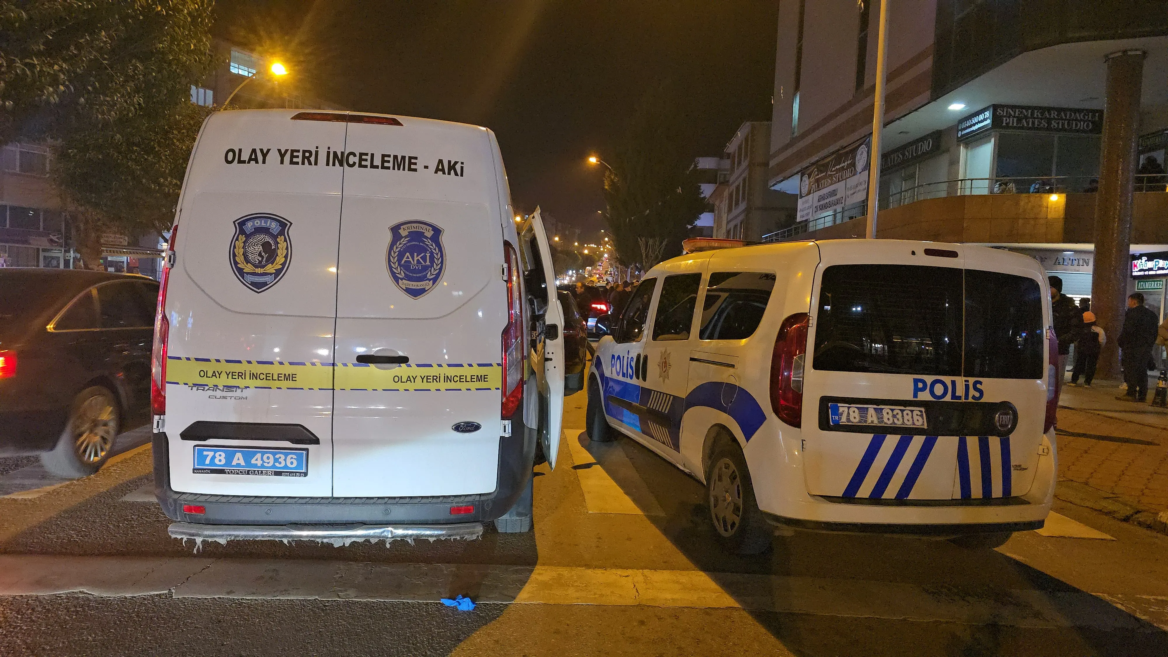 Karabük'te kar maskeli ve silahlı 3 kişi kuyumcu soydu