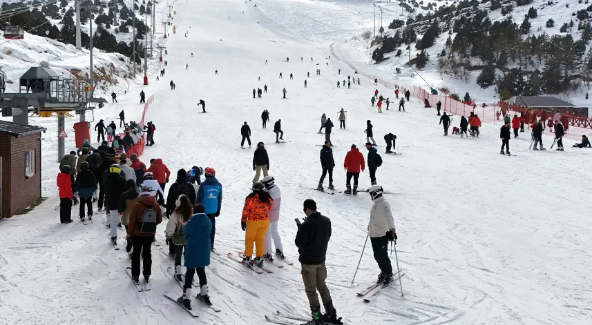 Kayak merkezleri içerisine en çok kar Palandöken ve Ergan Dağı Kayak Merkezinde