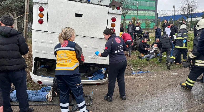 İşçi servisi minibüsü takla attı: 25 yaralı