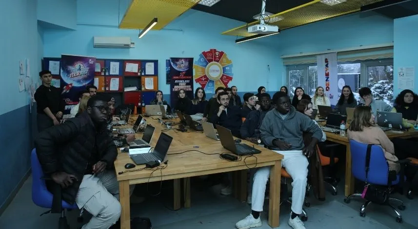 Tokat'ta 30 öğrenciye deneyap kartıyla ilgili eğitim verildi