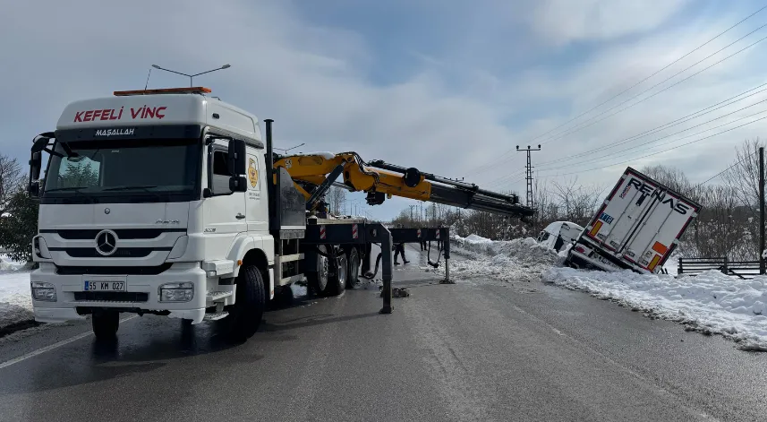 Devrilen tır, kar nedeniyle dört gün sonra kurtarıldı