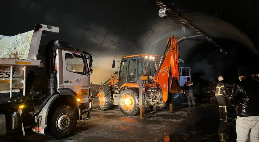 Artvin'de tünelde meydana gelen tır yangınında 5 kişi dumandan etkilendi