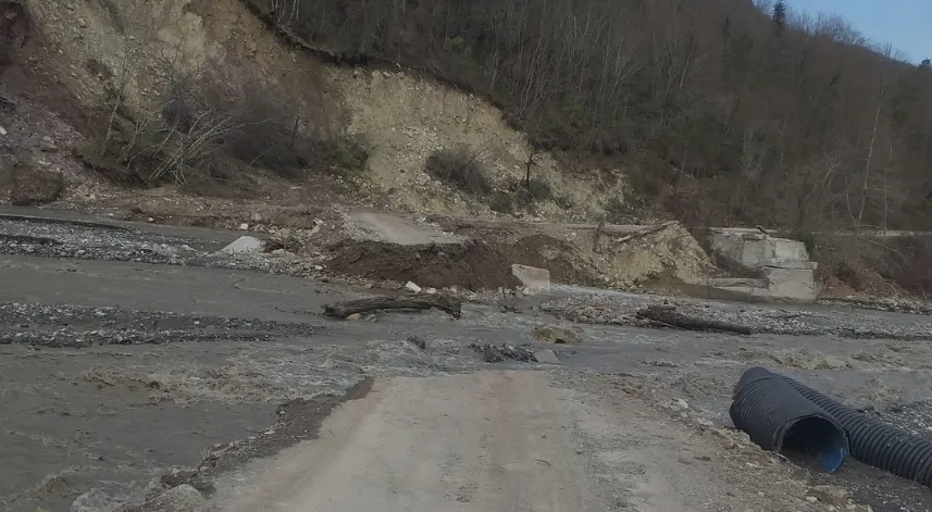 Kastamonu’da heyelan nedeniyle 4 köy yolu ulaşıma kapandı