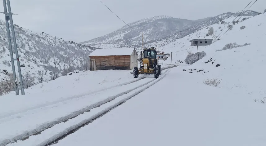 Gümüşhane'de kar dolayısıyla 131 köy yolu ulaşıma kapandı