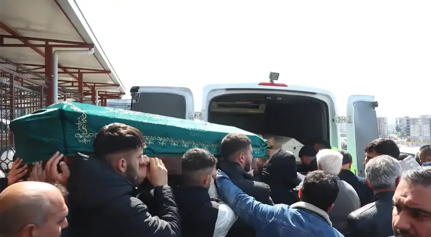  Tamir Ettikleri Çatıdan Düşerek Ölen Baba İle Oğul Defnedildi