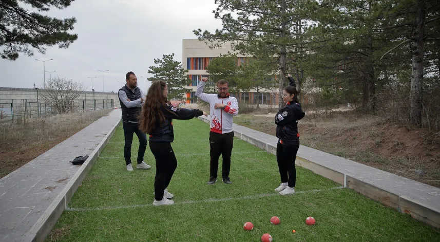 Çorum'da bocce sporcusu 3 kardeş şampiyonalara birlikte hazırlanıyor