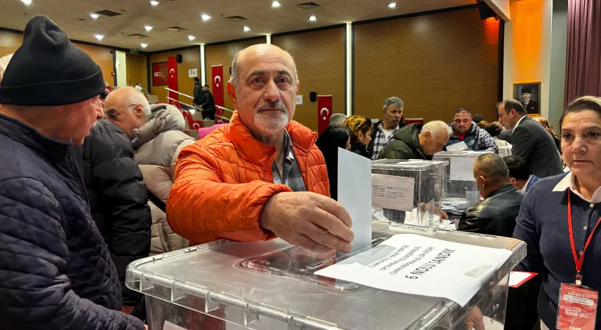 Trabzon’da CHP'liler, cumhurbaşkanı adayını belirlemek için oy kullanıyor