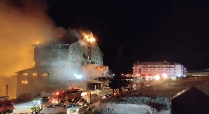 78 kişinin öldüğü otel yangını faciasında bilirkişi heyeti raporu; 2 bakanlık ile 2 kurum kusurlu bu