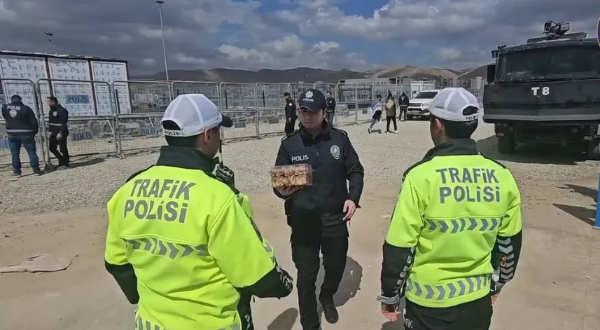 Şehidin 9 sene önceki son isteği Amasya çöreği, bu yıl da polislere ulaştırıldı