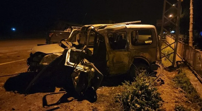 Panelvan ile hafif ticari aracın çarpıştığı kazada 7 kişi yaralandı