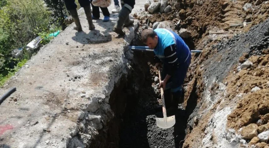 Trabzon'da ana su hattı patladı