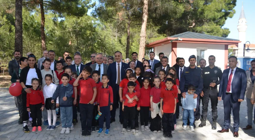 Çorum'da Recep Tayyip Erdoğan Millet Bahçesi'ne kütüphane açıldı