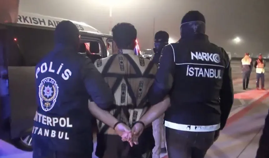  Bakan Yerlikaya, kırmızı bültenle aranan 3 şüphelinin yakalandığını duyurdu