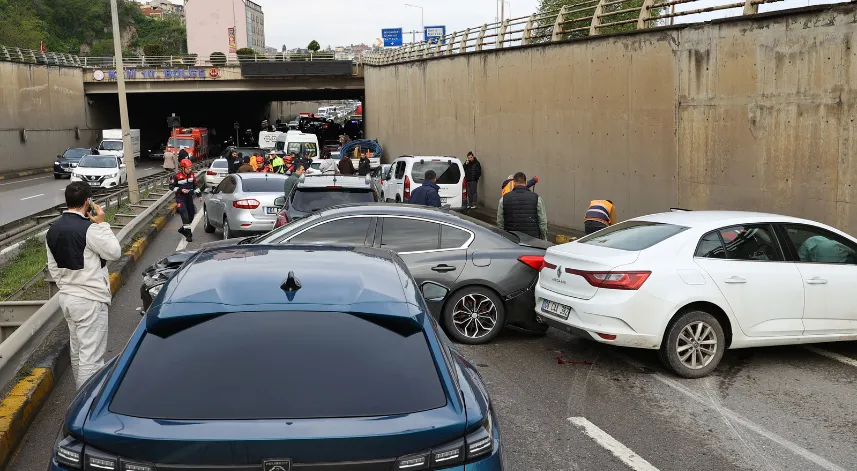 Trabzon'da zincirleme trafik kazasında 8 kişi yaralandı