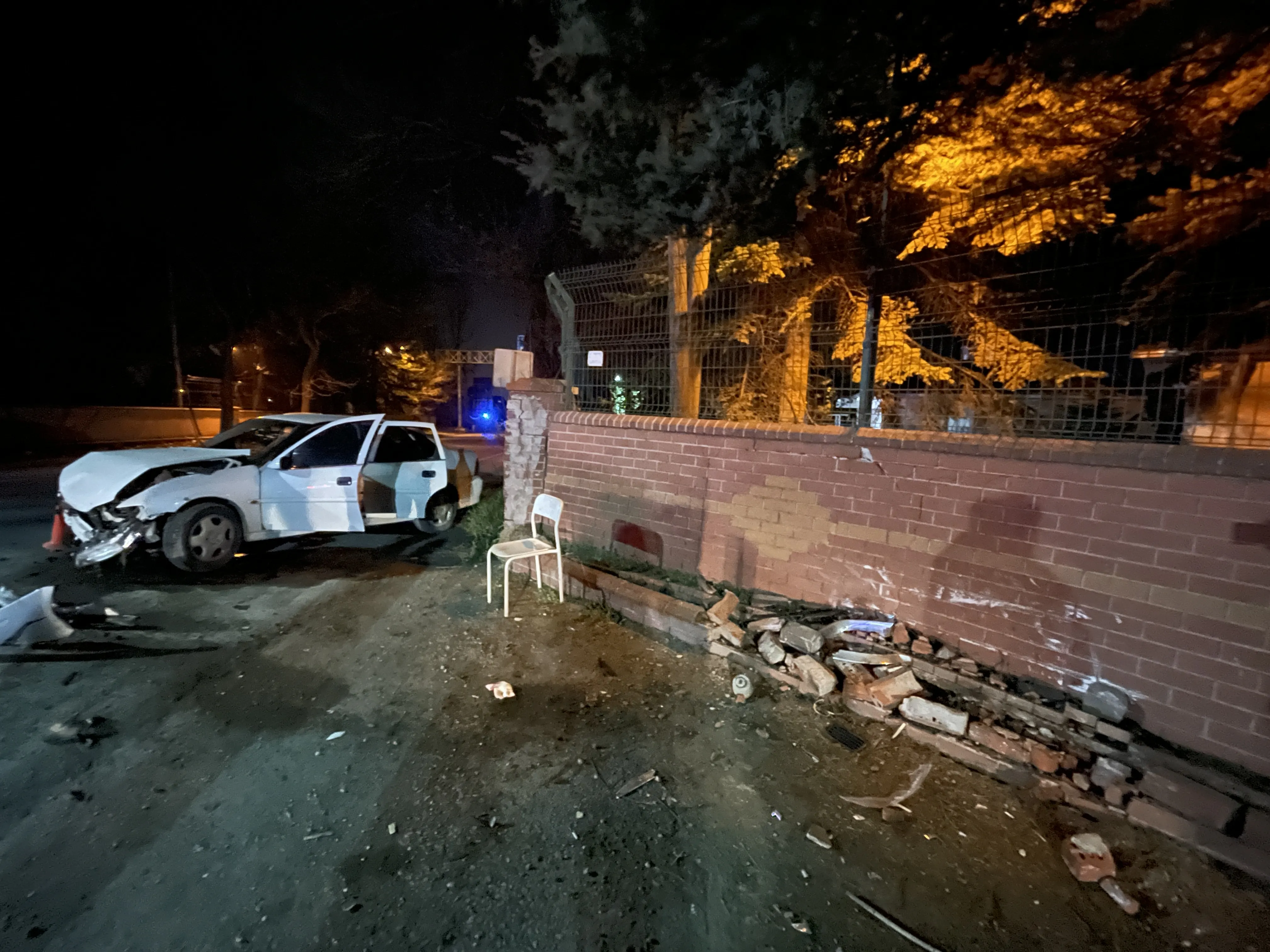 Bolu'da istinat duvarına çarpan otomobilin sürücüsü yaralandı