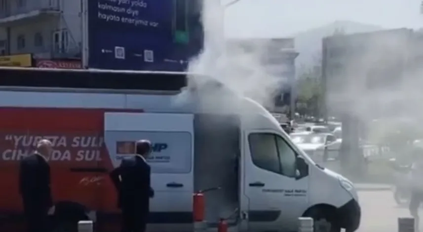 CHP seçim aracı alev alev yandı