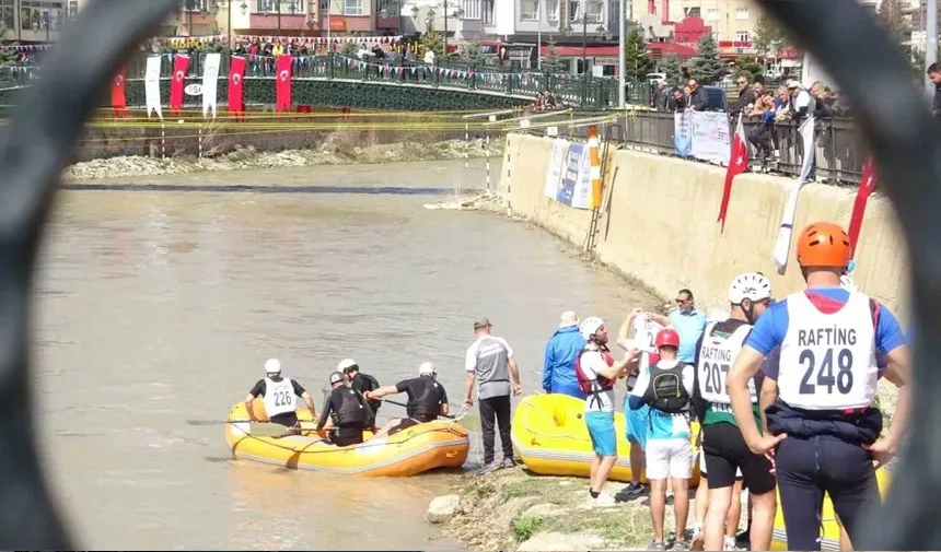 Türkiye’nin en hızlı akan Çoruh Nehri’nde rafting heyecanı yaşandı