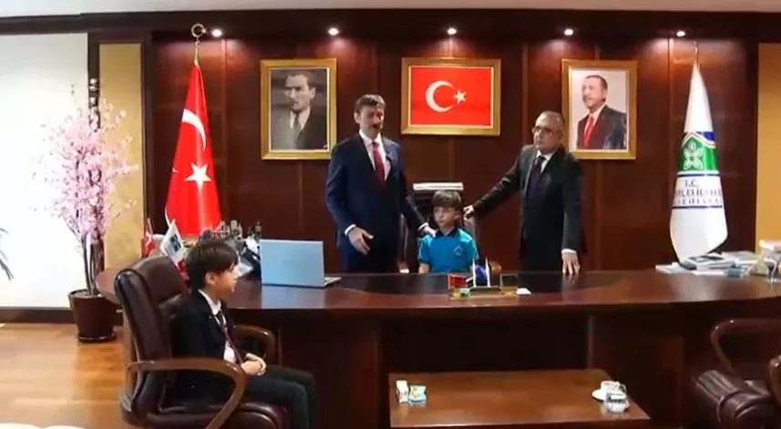 23 Nisan töreni sırasında depreme yakalandılar