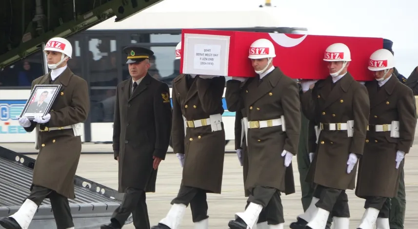 Şehit Uzman Onbaşı Berat Mecit Day'ın cenazesi askeri uçakla memleketi Trabzon’a getirildi