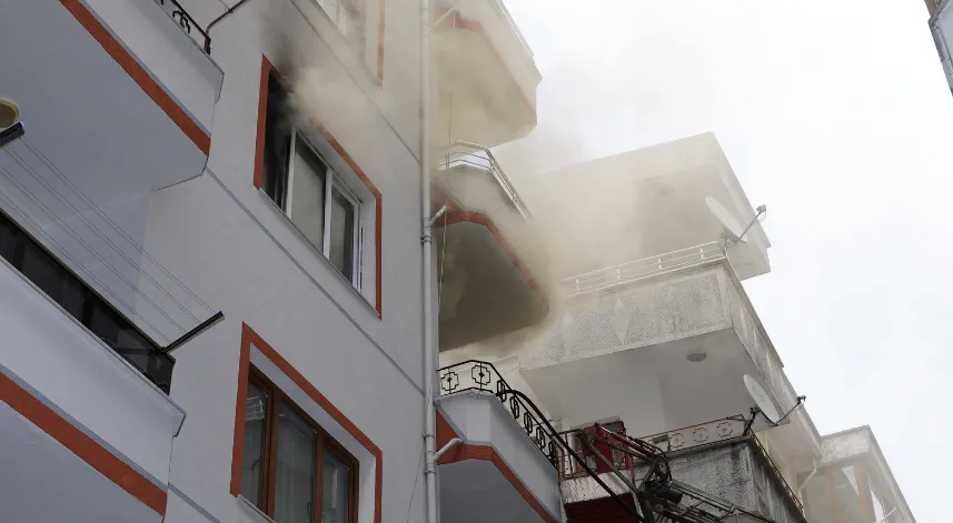 Arhavi'de evde çıkan yangın söndürüldü